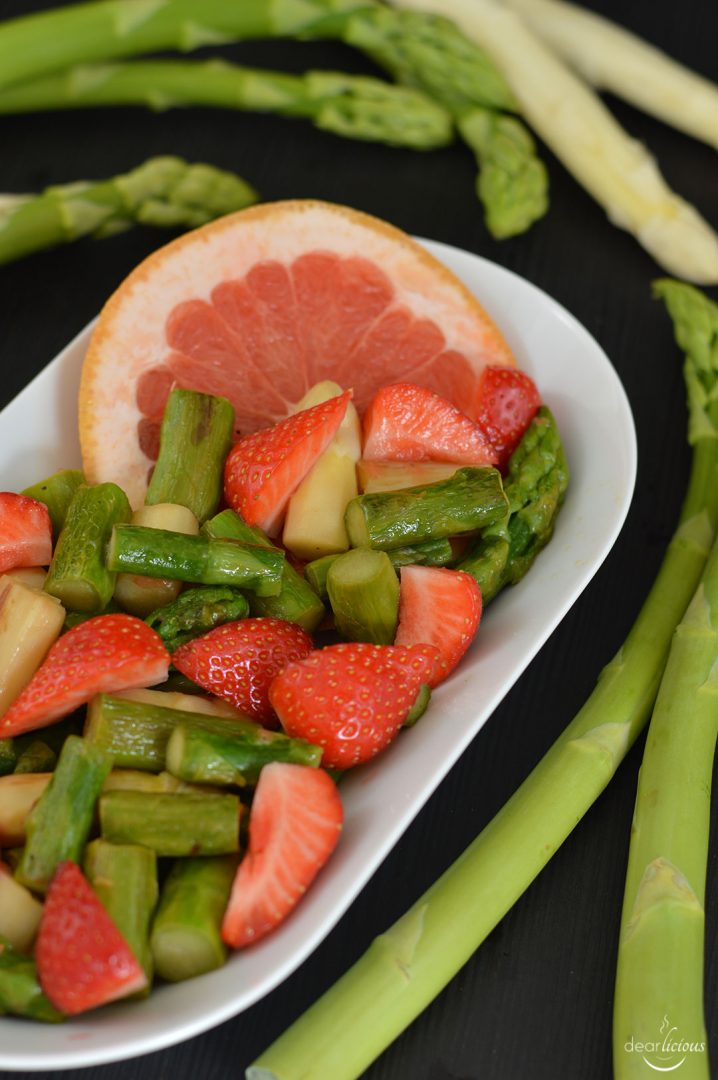 Fruchtiger Spargelsalat mit Erdbeeren | dearlicious