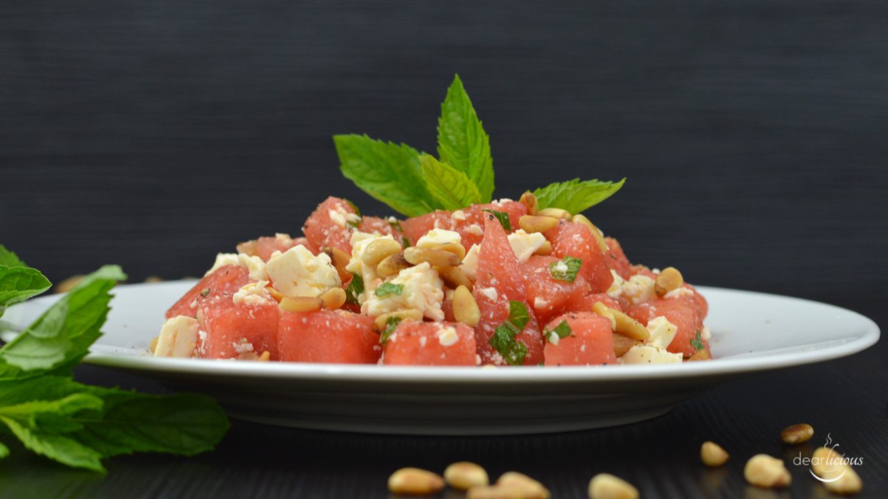 Rezept für einen erfrischenden Sommersalat mit Wassermelone und Feta | www.dearlicious.com